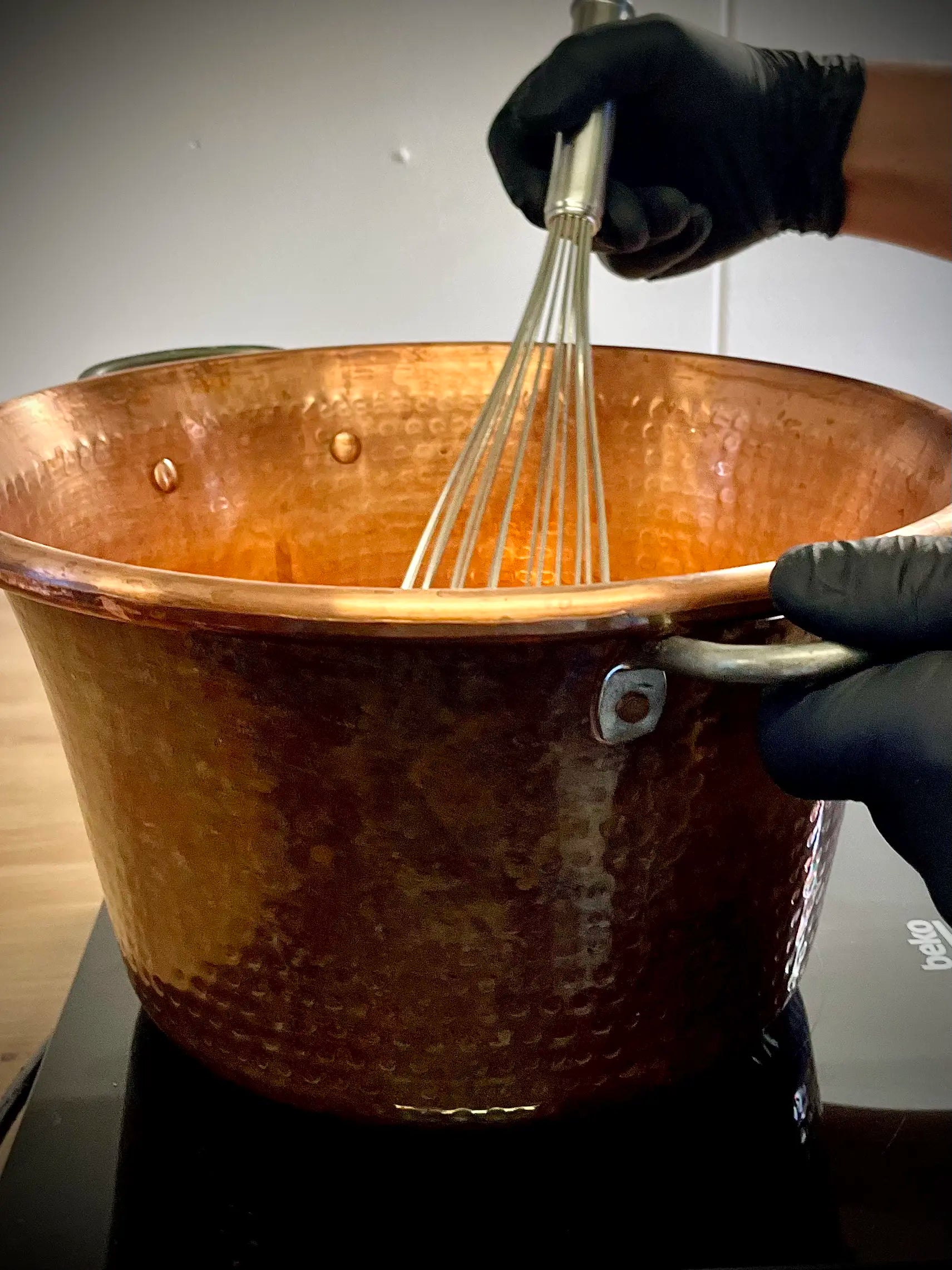 Cuisson au chaudron : pourquoi elle change tout pour une pâte de fruit en confiserie artisanale